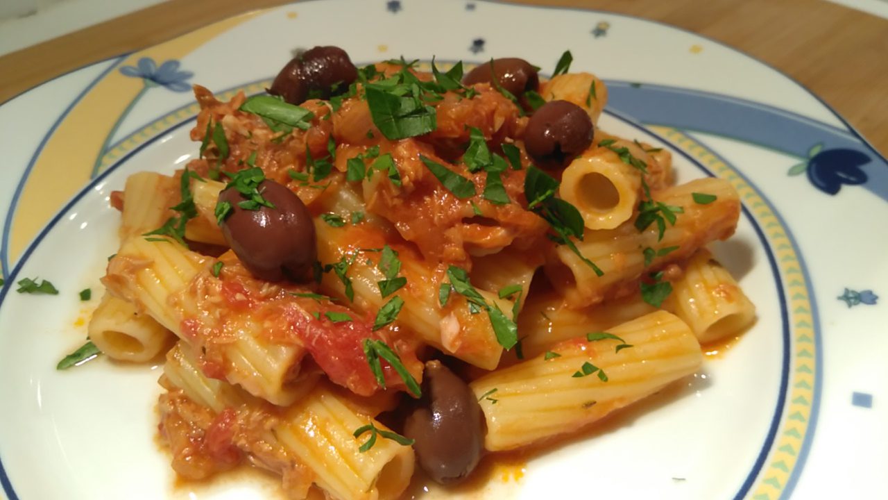 Elicoidali con ragù di tonno