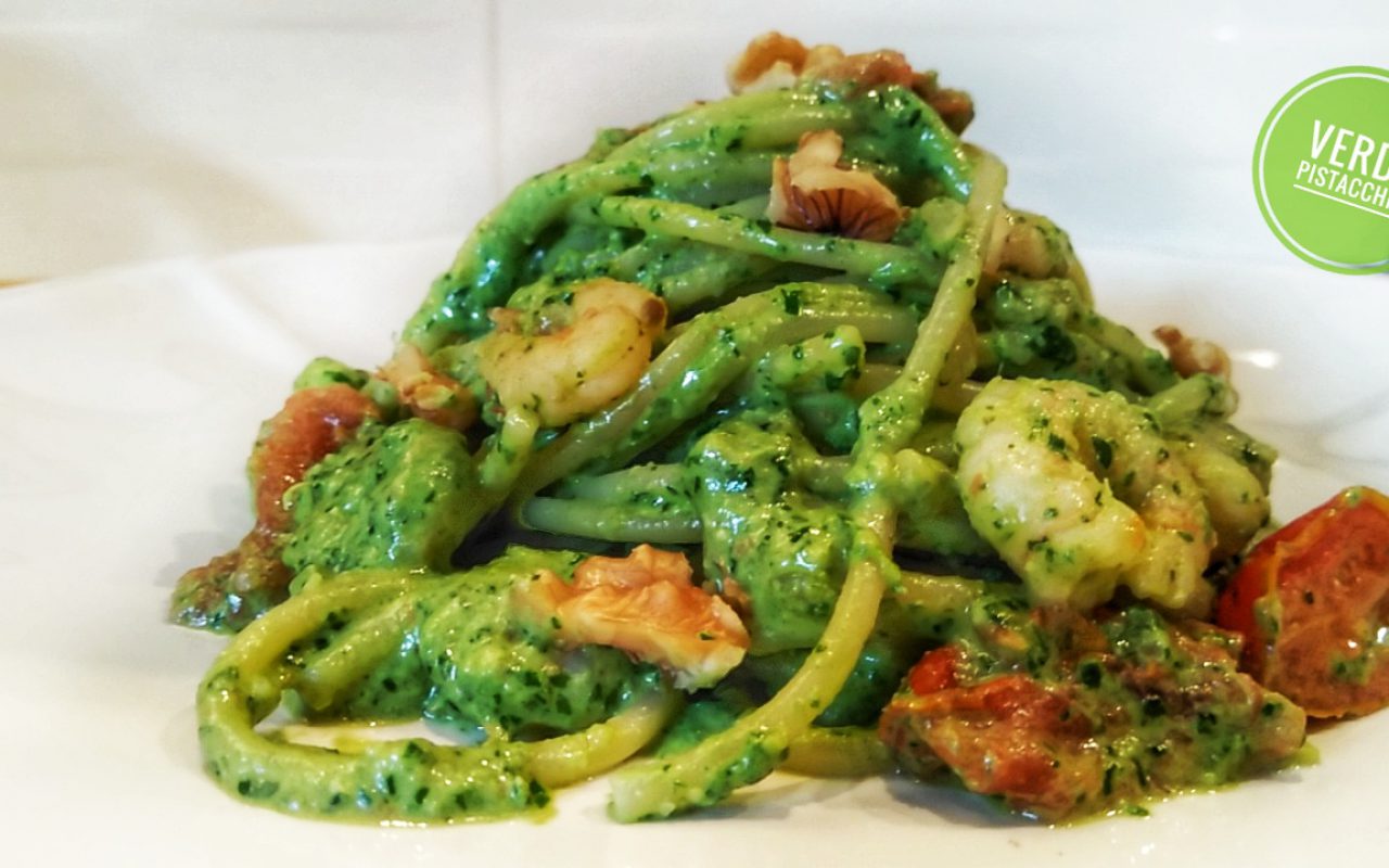 Spaghetti al Pesto di Rucola, Gamberetti e Pomodorini