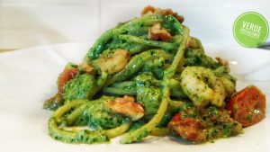 Spaghetti al Pesto di Rucola, Gamberetti e Pomodorini