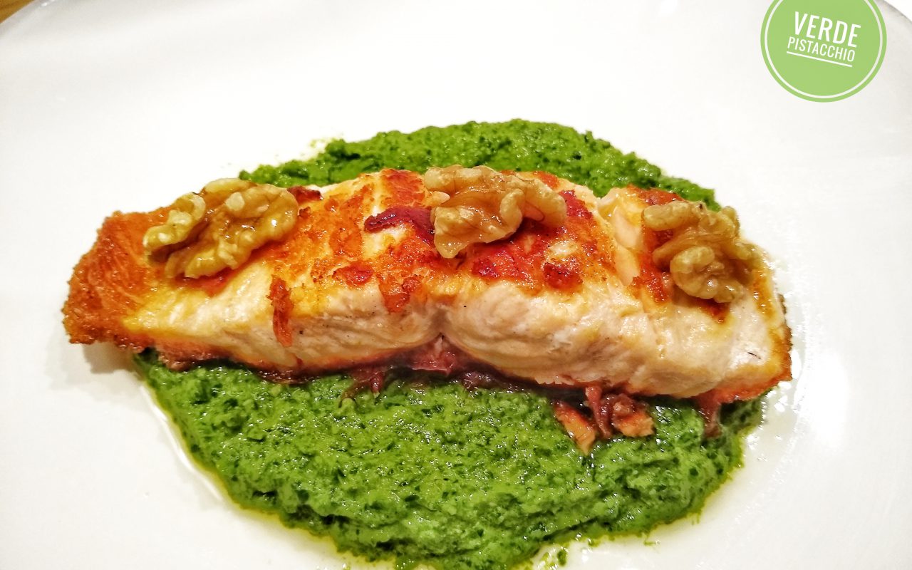 Filetto di Salmone Arrosto su Pesto di Spinaci