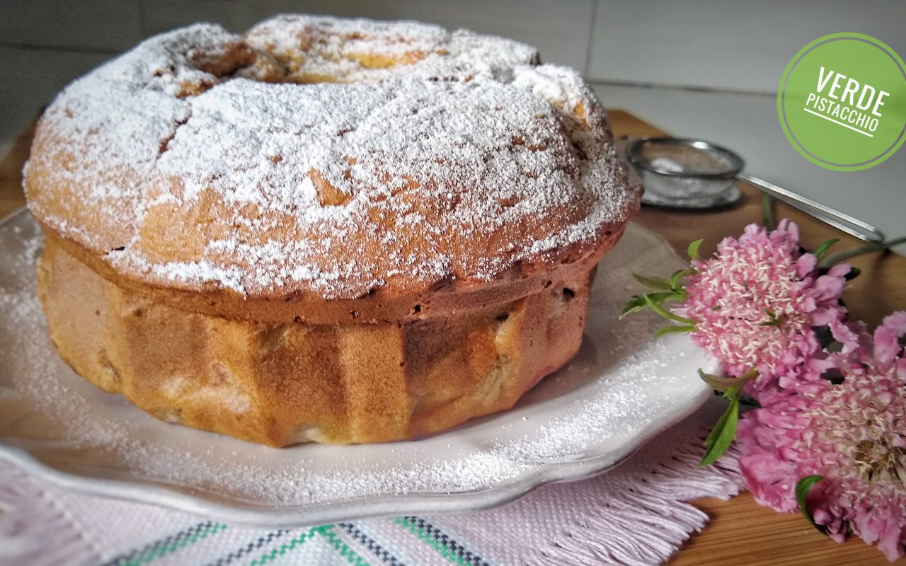 Ciambella Panna, Fragole e Rabarbaro