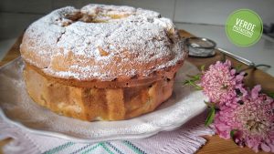 Ciambella Panna, Fragole e Rabarbaro