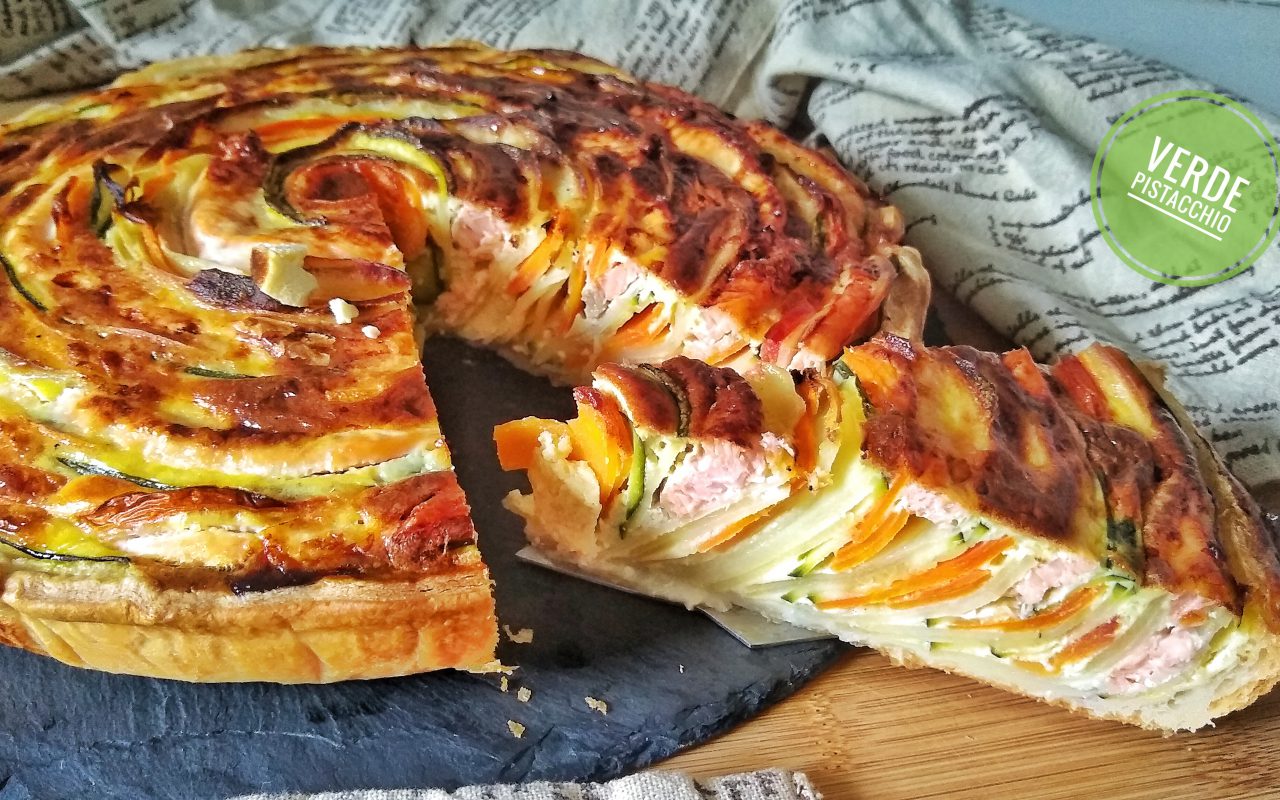 Torta Salata con Salmone e Verdure