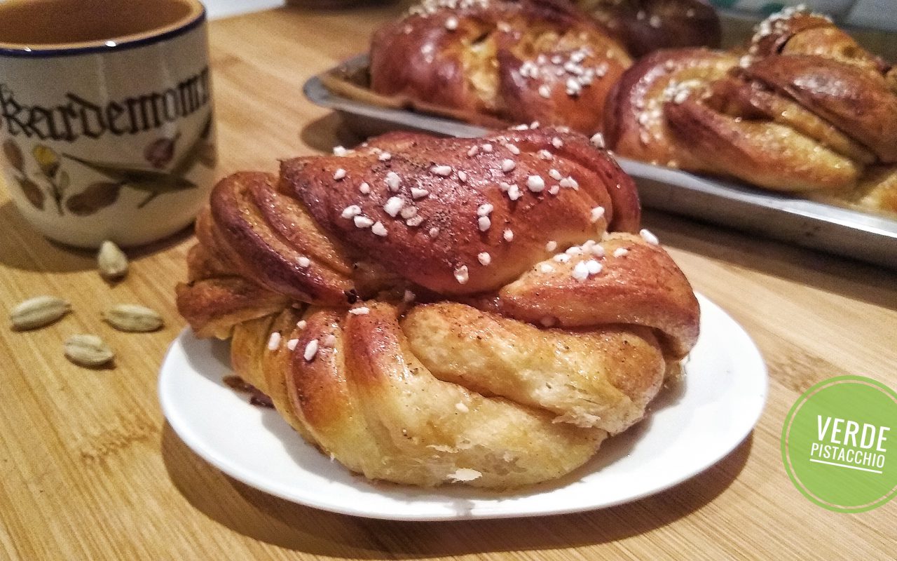 Brioche svedesi al cardamomo