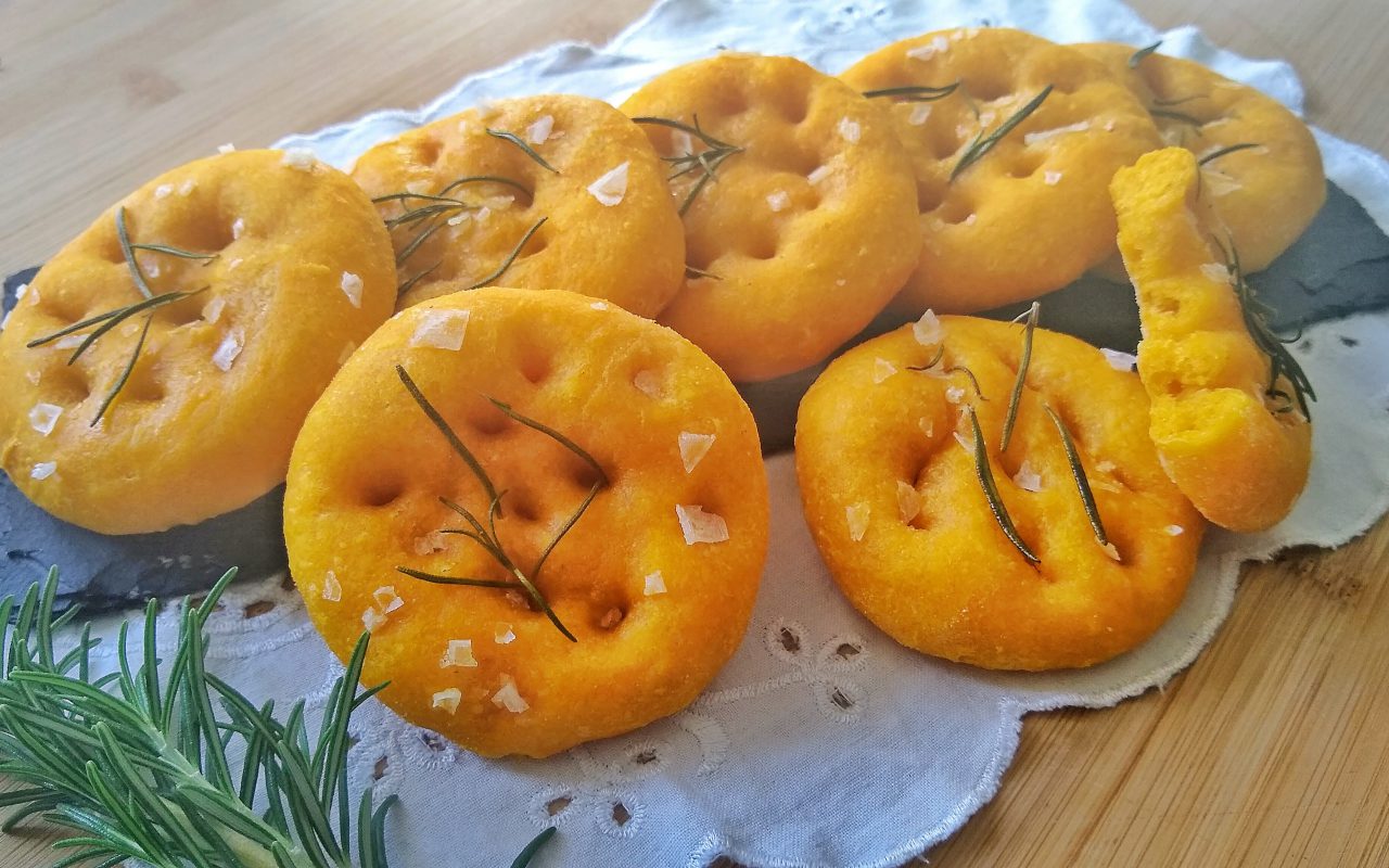 Focaccine di zucca e rosmarino