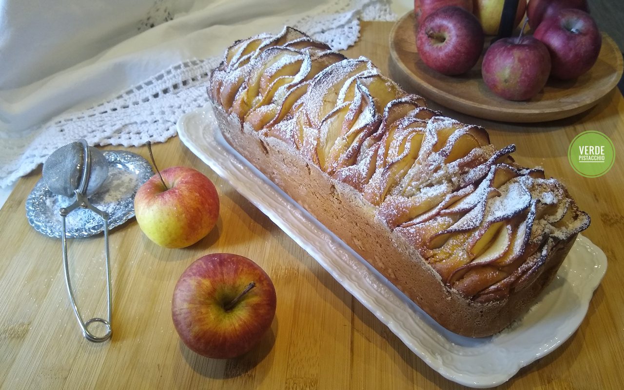 Torta di mele allo yogurt e grano saraceno