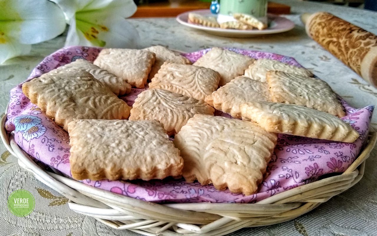 Biscotti con farina di riso al limone e vaniglia