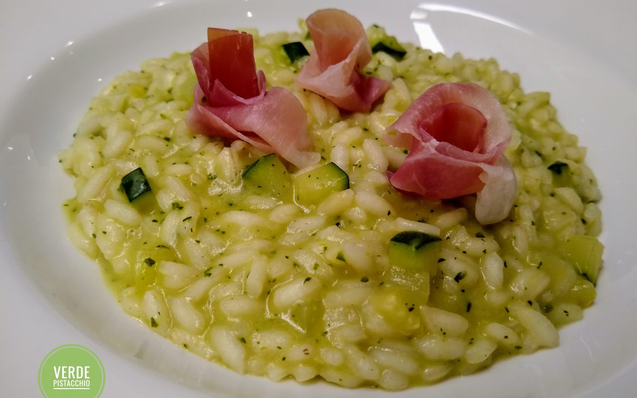 Risotto zucchine e crudo