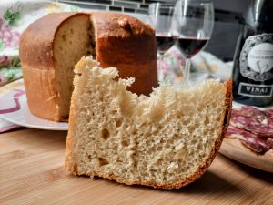 Crescia di Pasqua o torta al formaggio marchigiana