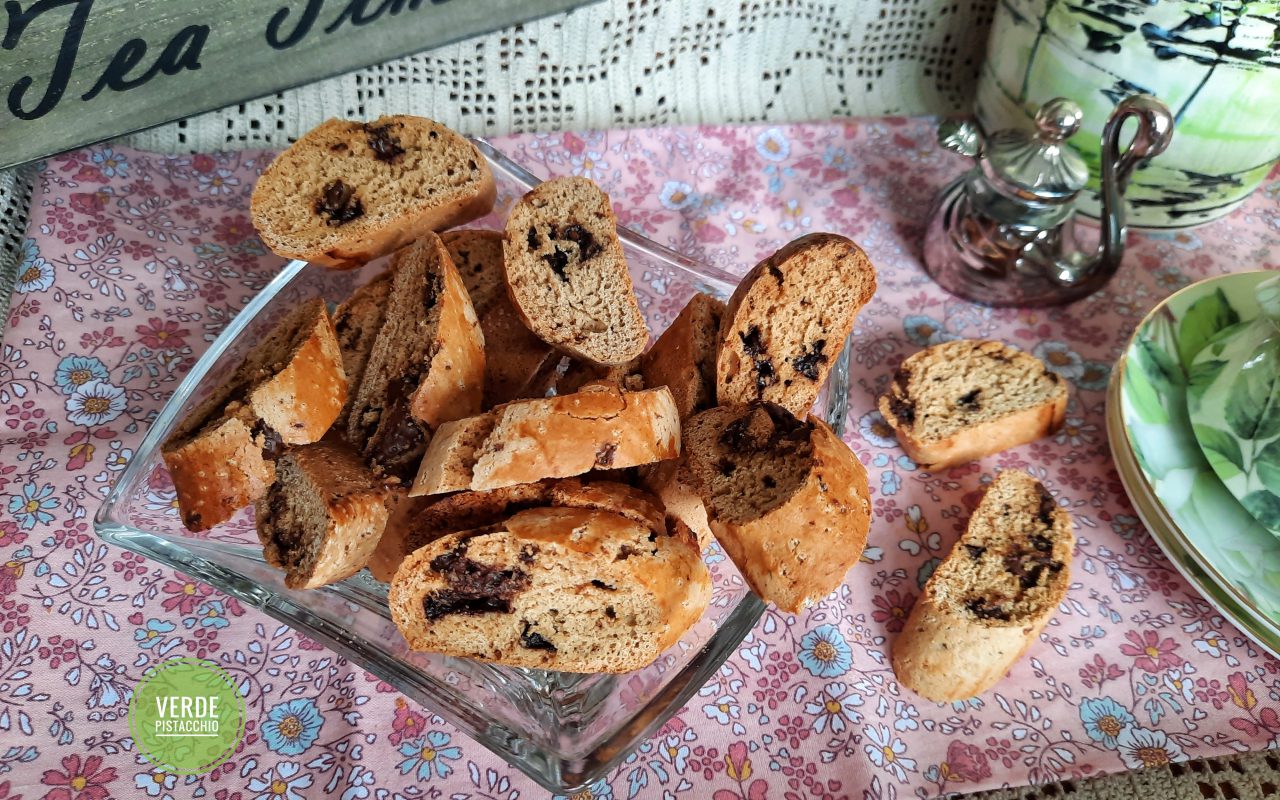 Cantucci al caffè e gocce di cioccolato fondente